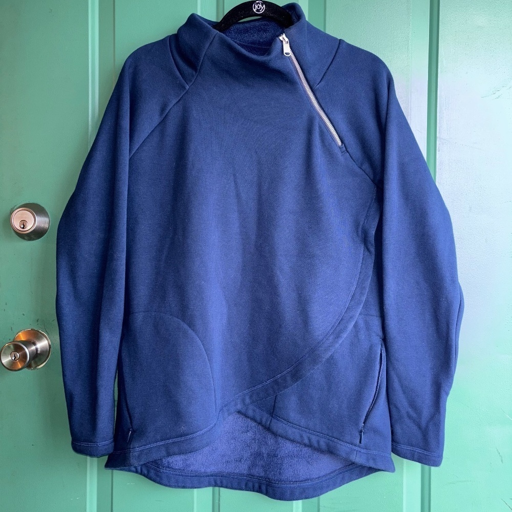 Athleta medium ladies navy blue sweater